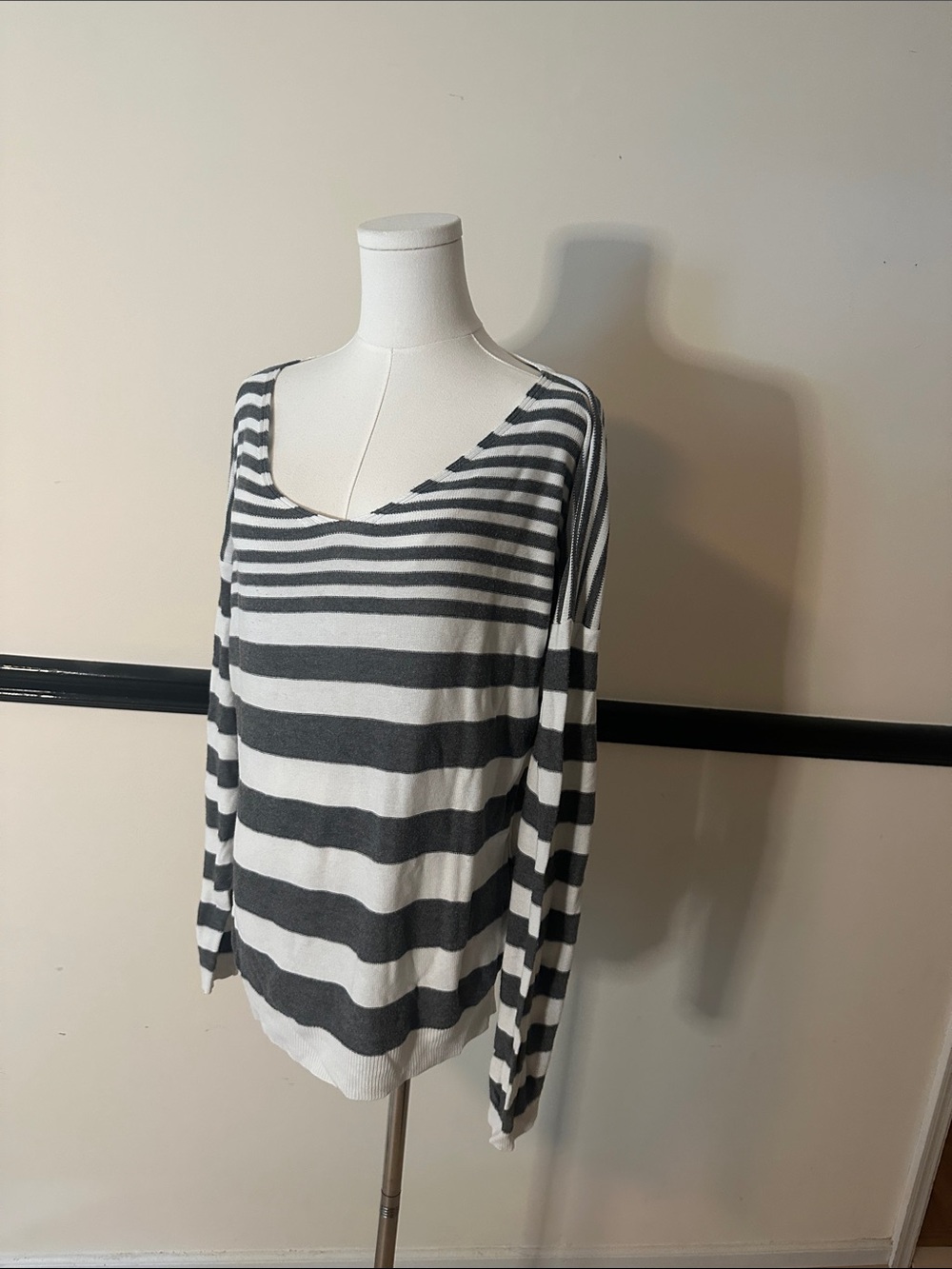 M. Rena Black & White Striped Long Sleeve Scoop Neck Top